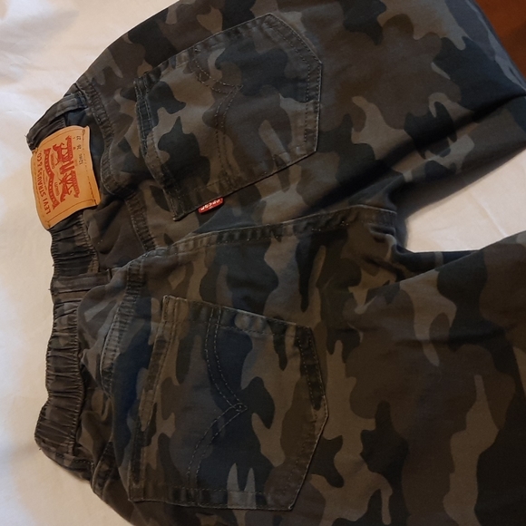 Levi's camo jogger jeans for boys, size 12, green - Picture 6 of 7